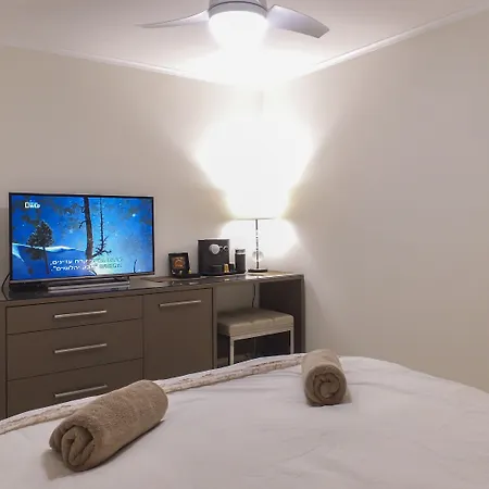 Luxury Suite By The Pool-2